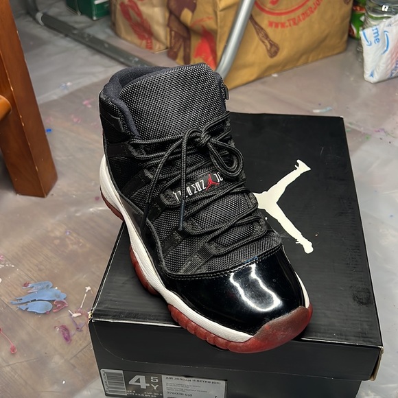 Air Jordan Retro 11 - Picture 2 of 7